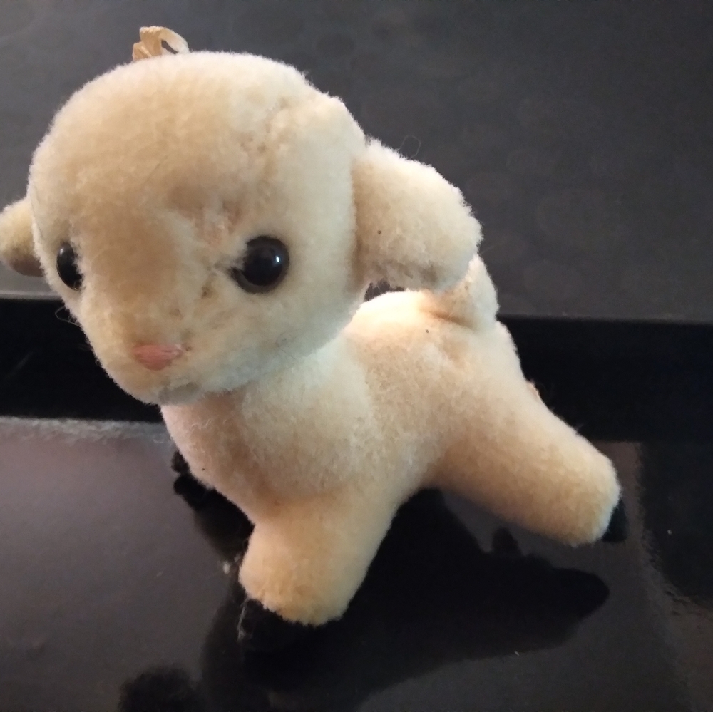 Danin vintage 100%wool lamb ornament listed at less than 1/4 of it's value!!!